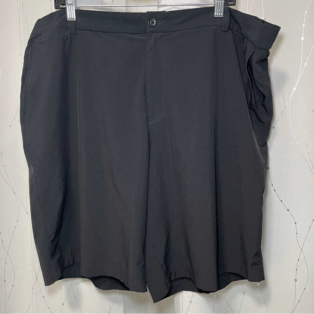 Nike golf shorts Dri-Fit. Black Size 42 Preowned In Good Condition.